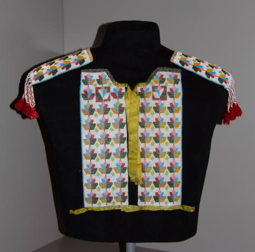 Beaded shirt lapels and epaulets